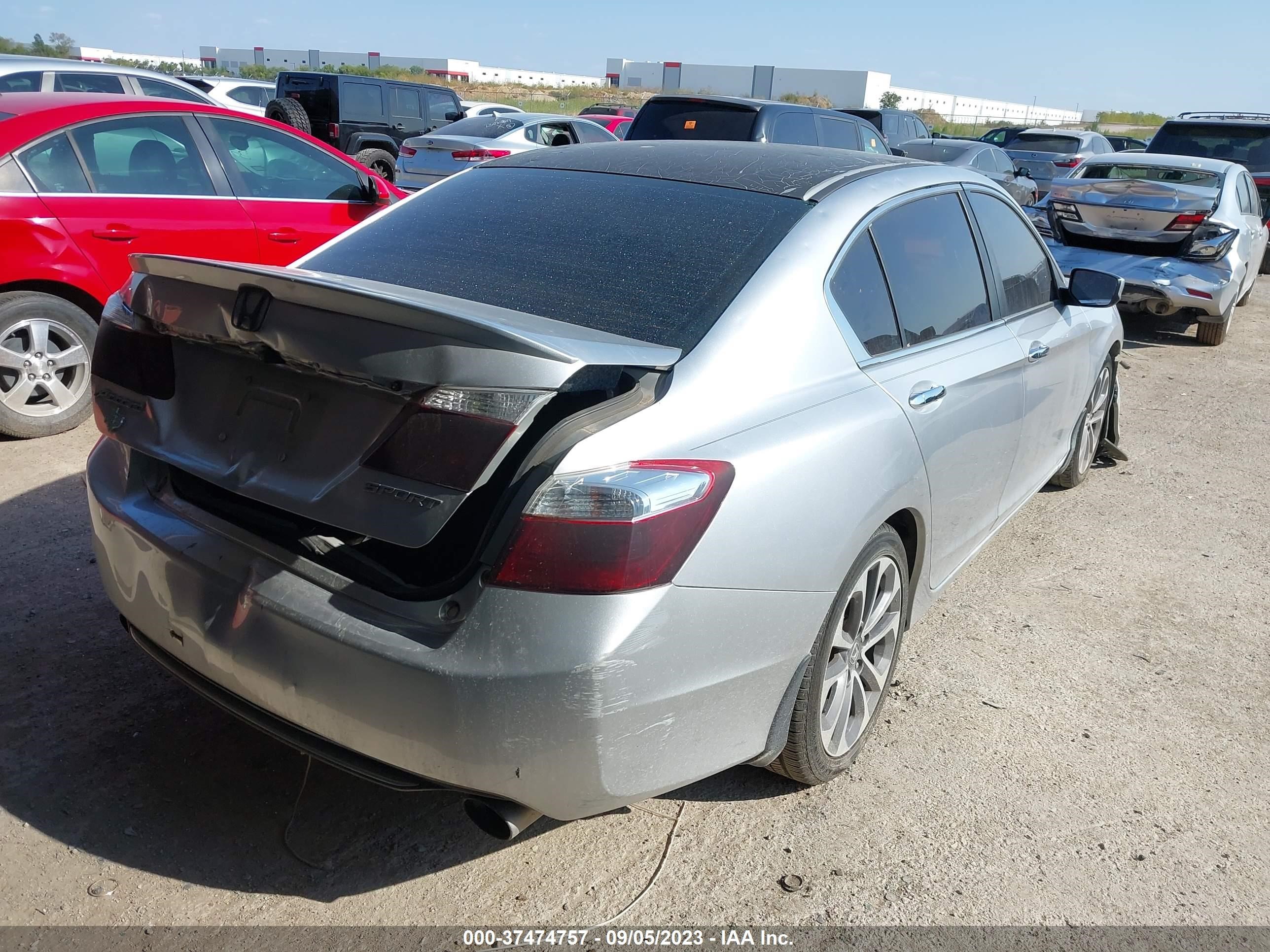 Photo 3 VIN: 1HGCR2F58EA002874 - HONDA ACCORD 