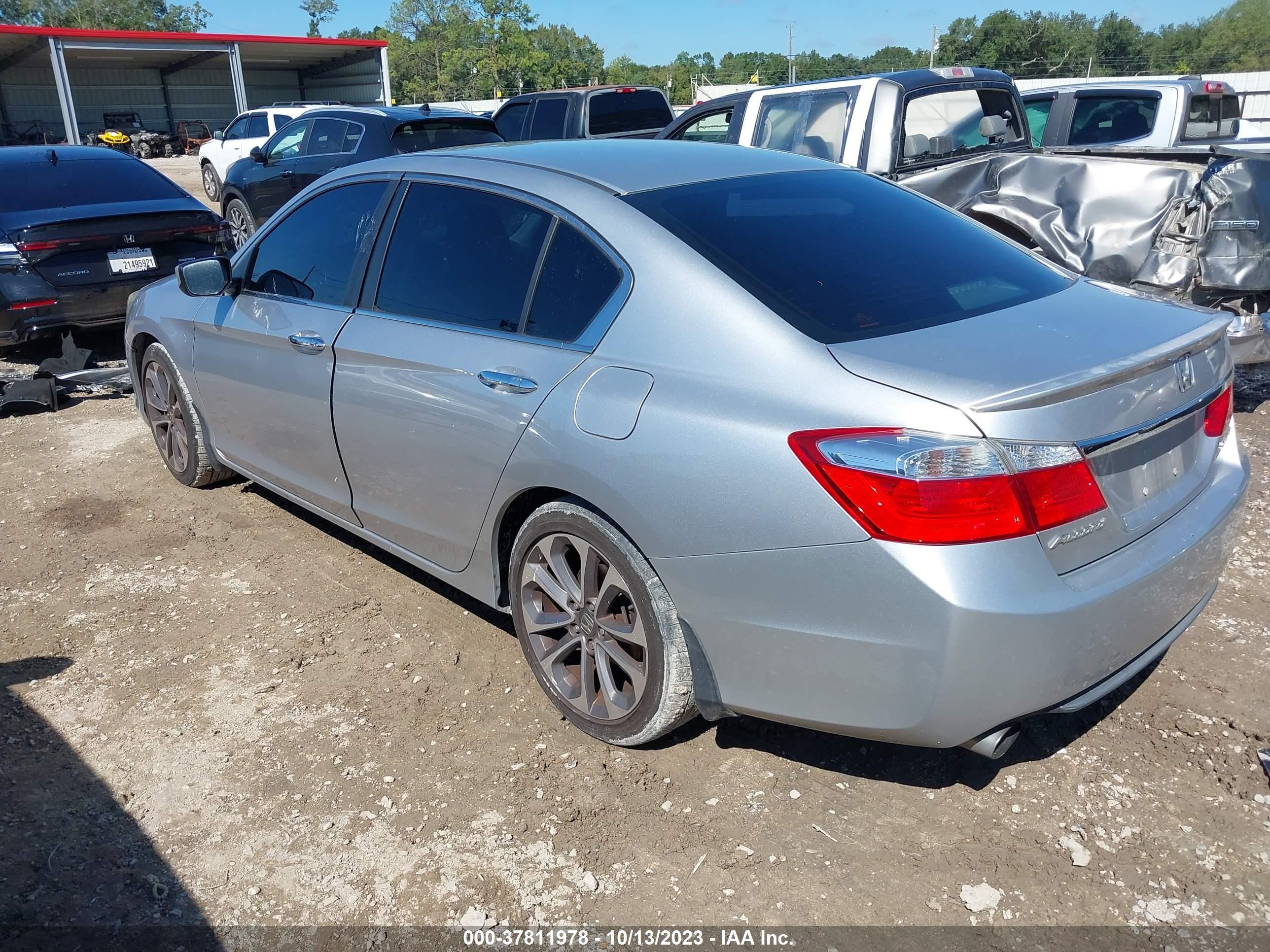 Photo 2 VIN: 1HGCR2F58EA228798 - HONDA ACCORD 