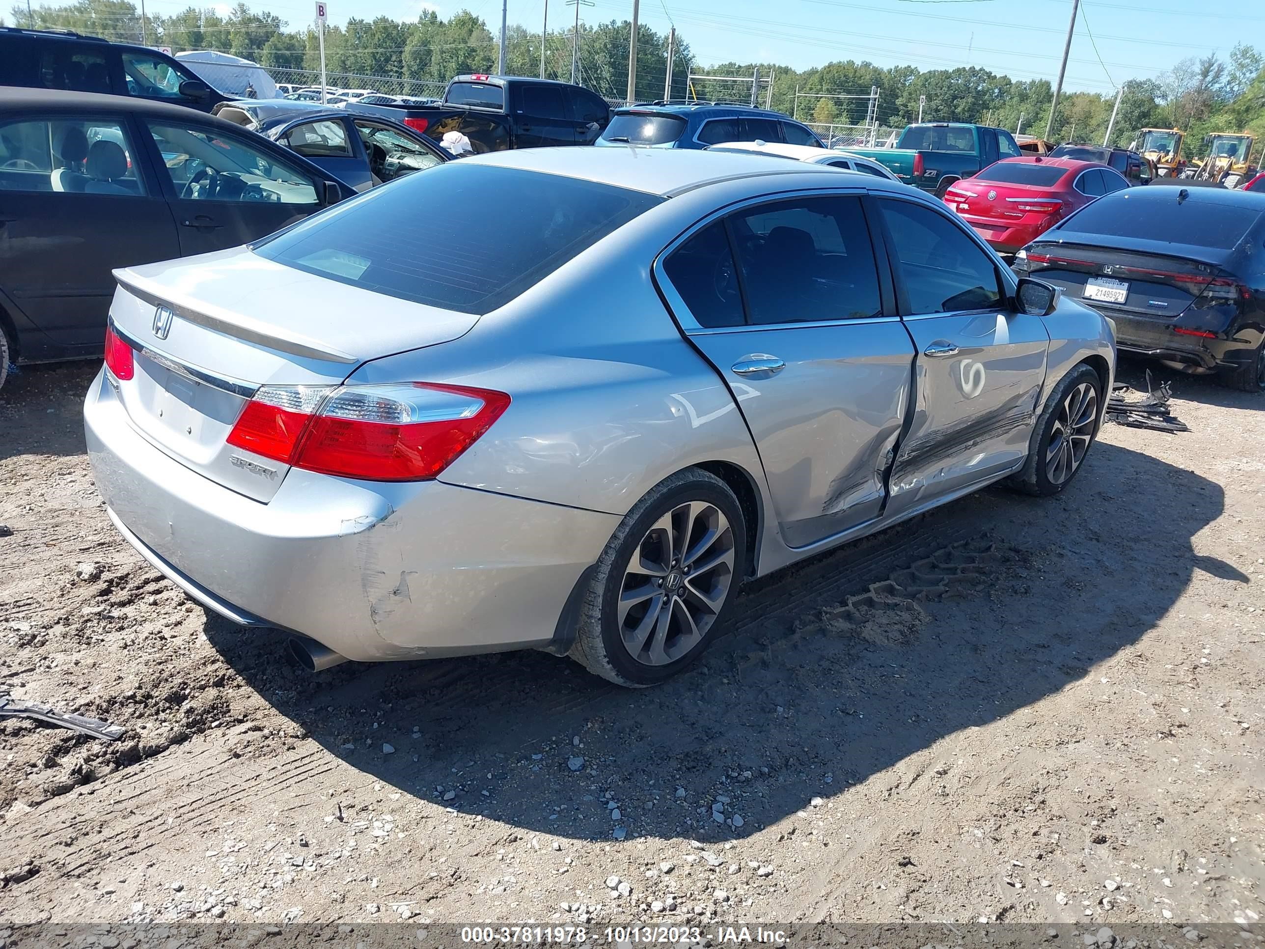 Photo 3 VIN: 1HGCR2F58EA228798 - HONDA ACCORD 