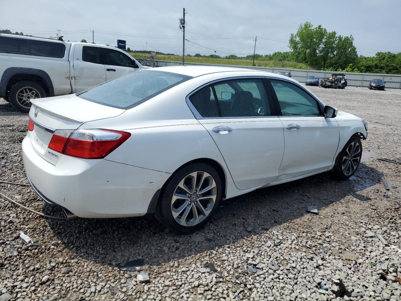 Photo 2 VIN: 1HGCR2F58FA218726 - HONDA ACCORD 