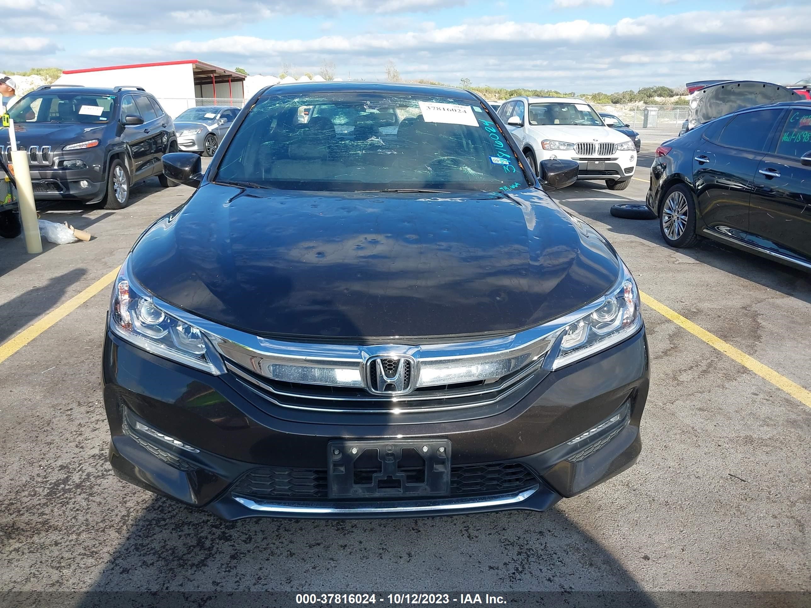 Photo 11 VIN: 1HGCR2F58GA085757 - HONDA ACCORD 