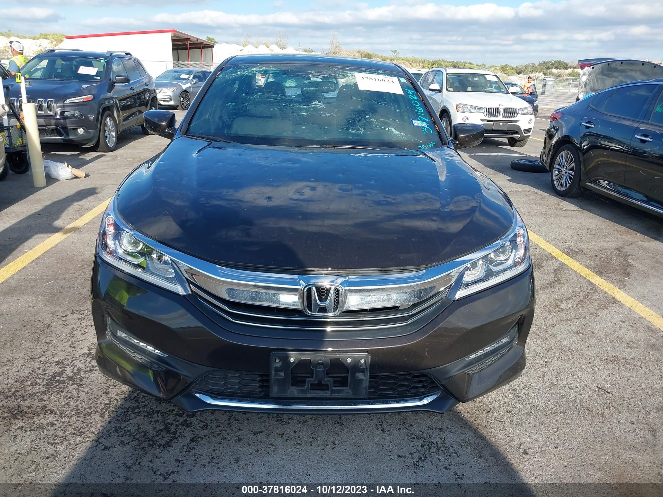 Photo 5 VIN: 1HGCR2F58GA085757 - HONDA ACCORD 