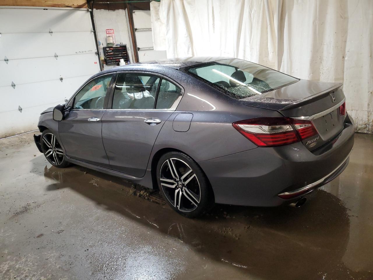 Photo 1 VIN: 1HGCR2F58HA115518 - HONDA ACCORD 