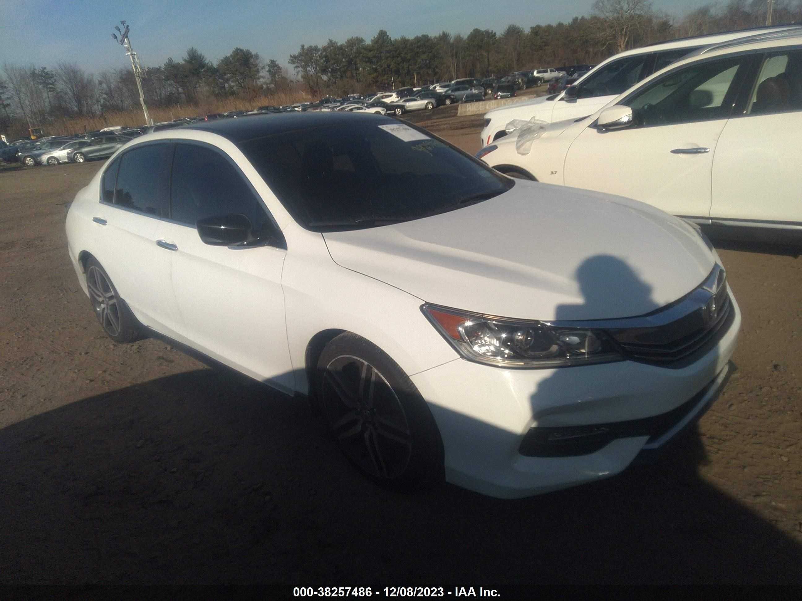 Photo 0 VIN: 1HGCR2F58HA126163 - HONDA ACCORD 