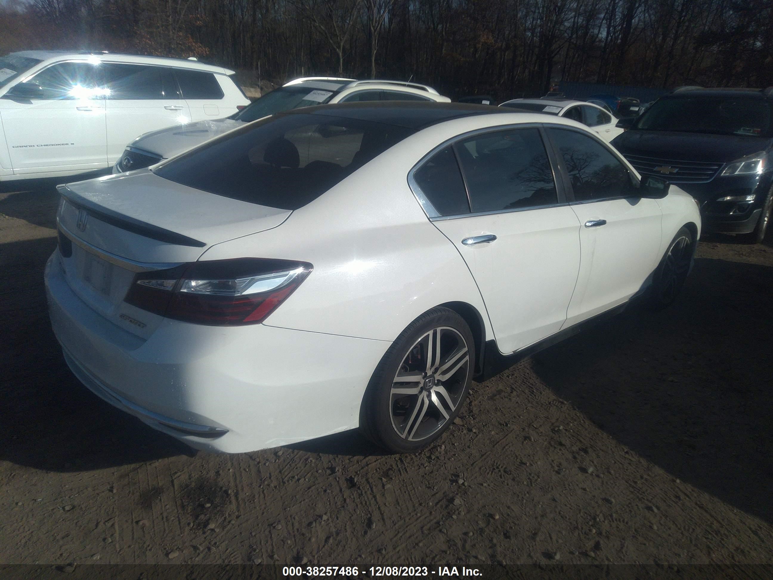 Photo 3 VIN: 1HGCR2F58HA126163 - HONDA ACCORD 