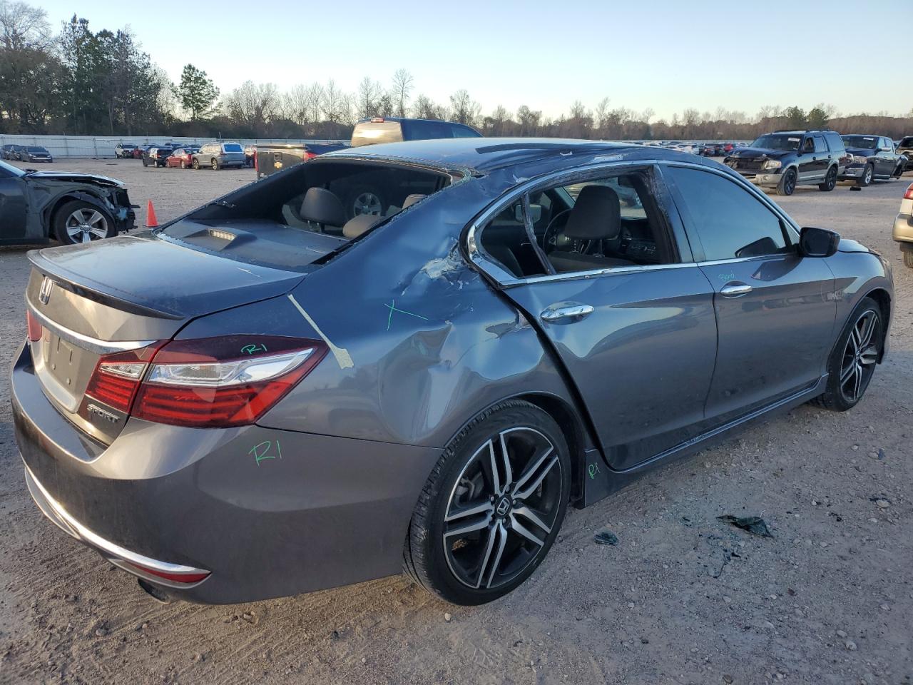 Photo 2 VIN: 1HGCR2F59GA102632 - HONDA ACCORD 