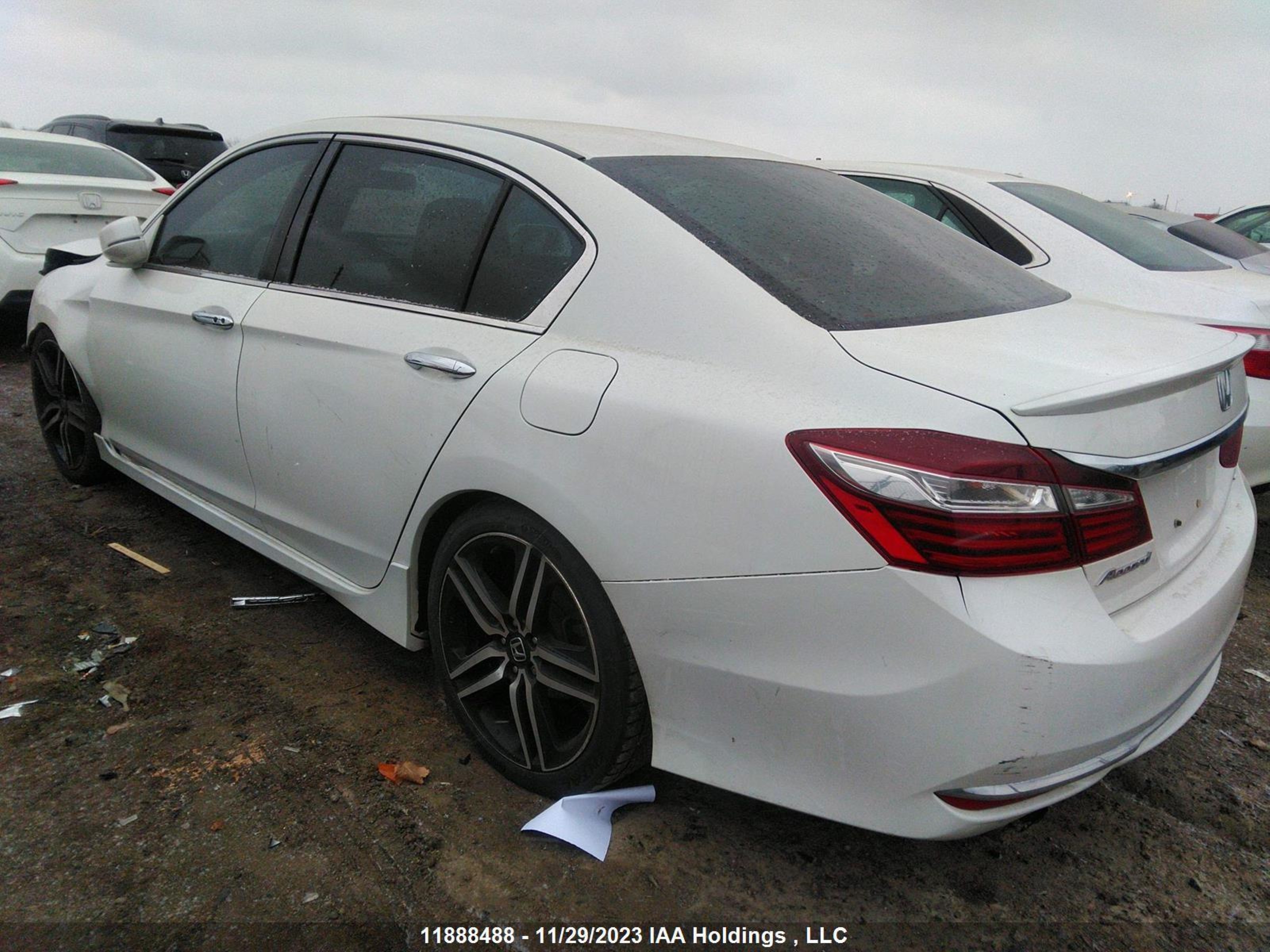 Photo 2 VIN: 1HGCR2F59HA808808 - HONDA ACCORD 