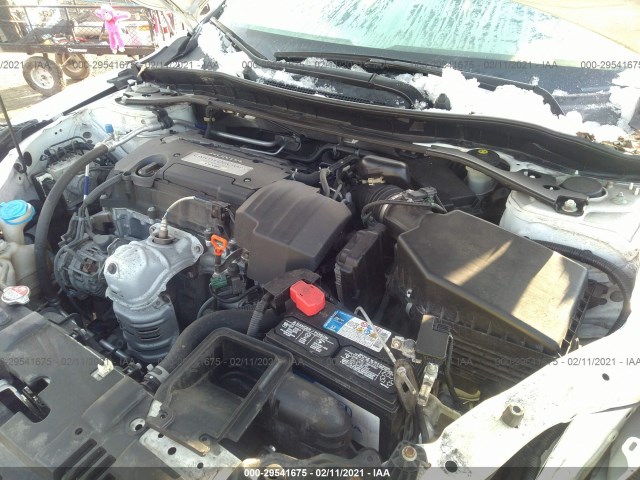 Photo 9 VIN: 1HGCR2F5XDA205179 - HONDA ACCORD SDN 