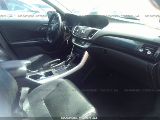 Photo 4 VIN: 1HGCR2F5XDA273658 - HONDA ACCORD SDN 