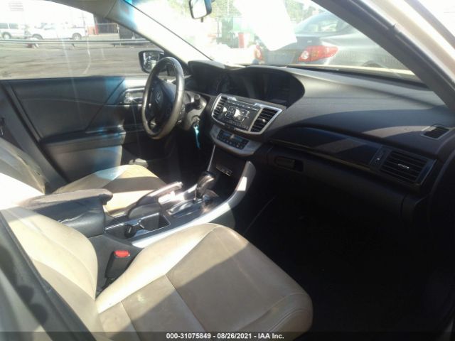 Photo 4 VIN: 1HGCR2F5XDA280884 - HONDA ACCORD SDN 