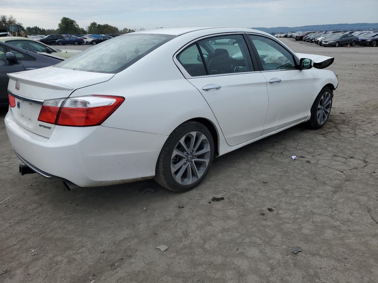 Photo 2 VIN: 1HGCR2F5XEA066172 - HONDA ACCORD 