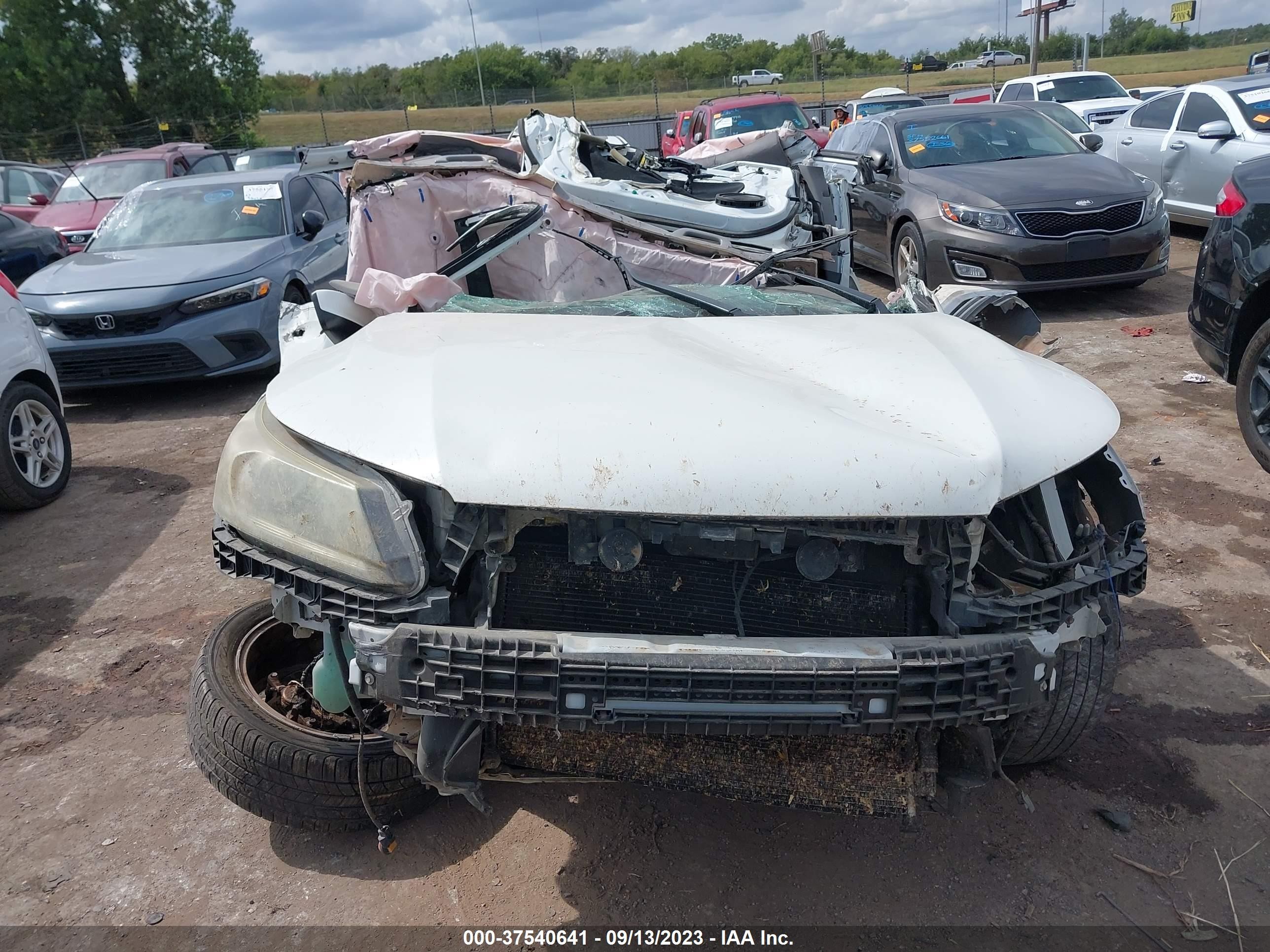 Photo 11 VIN: 1HGCR2F5XEA091122 - HONDA ACCORD 