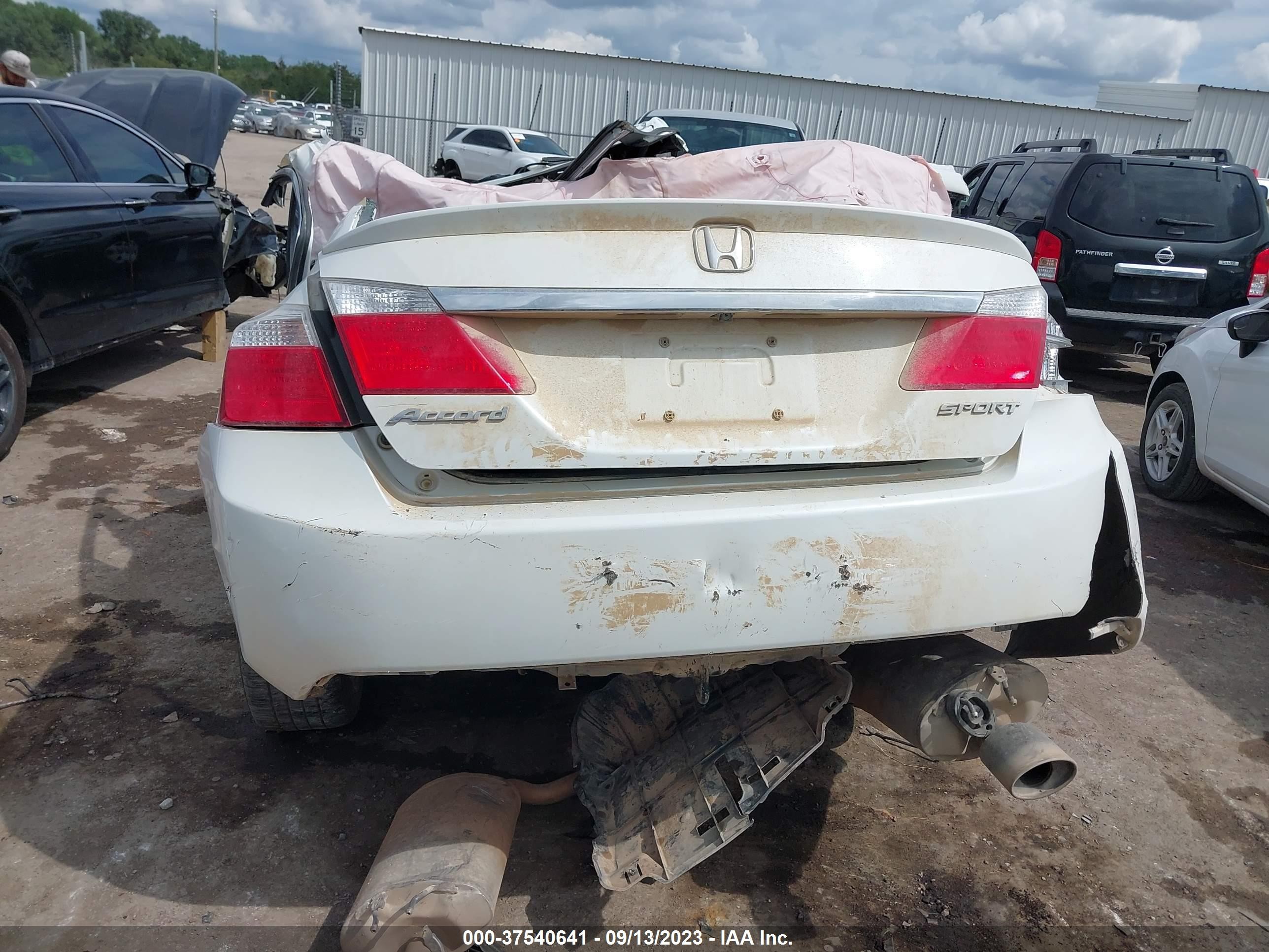 Photo 15 VIN: 1HGCR2F5XEA091122 - HONDA ACCORD 