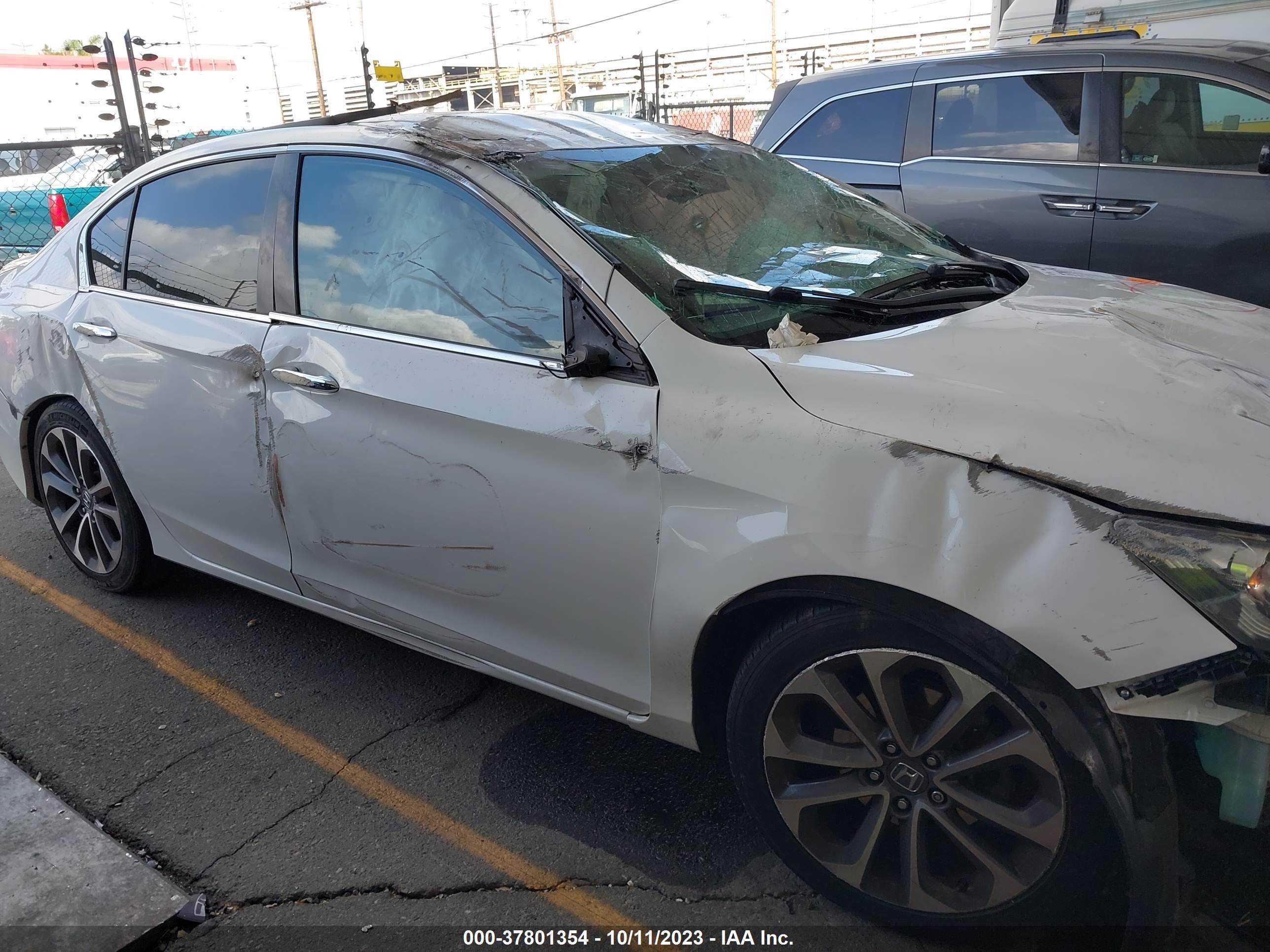 Photo 11 VIN: 1HGCR2F5XEA187641 - HONDA ACCORD 