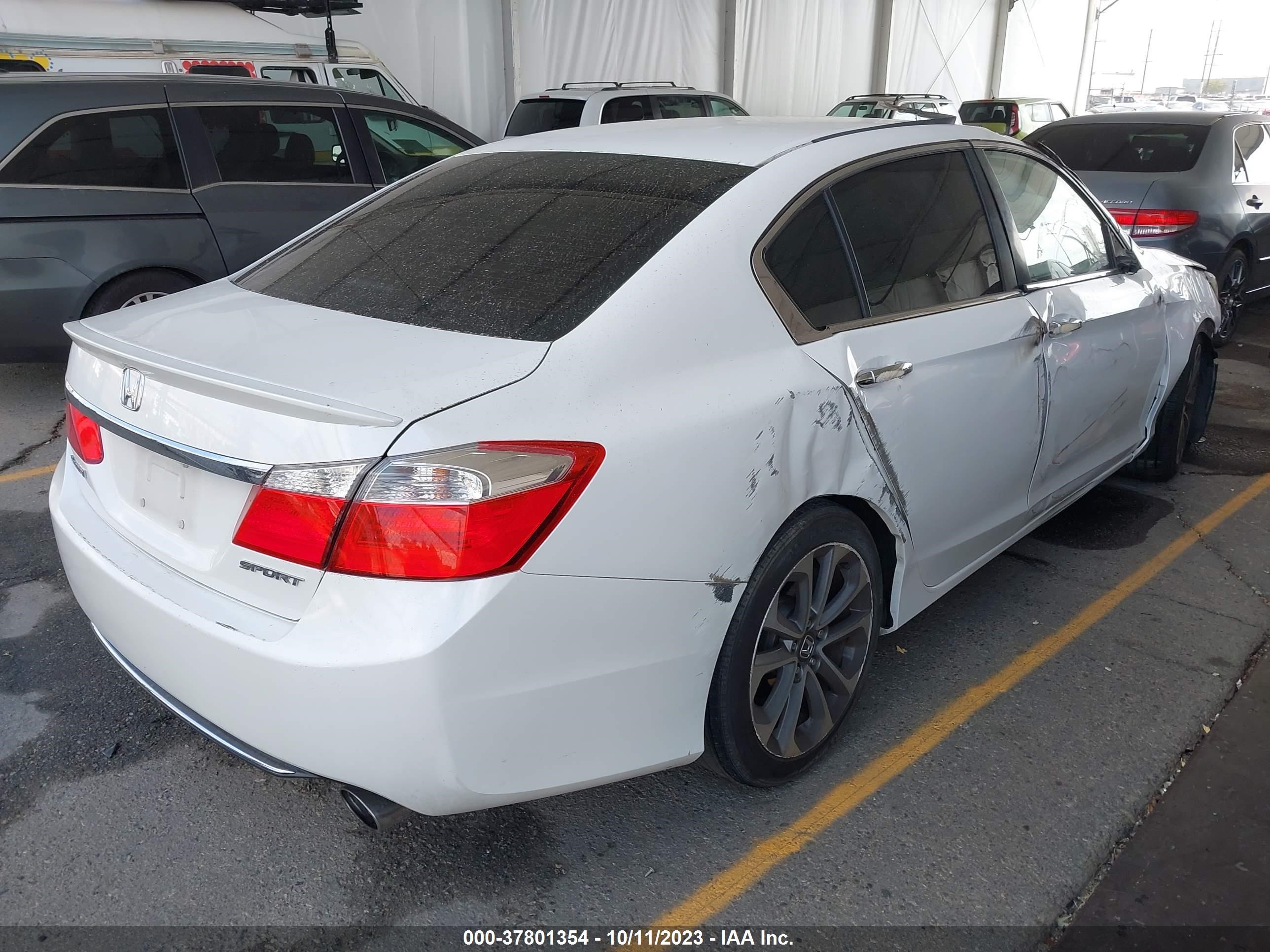 Photo 3 VIN: 1HGCR2F5XEA187641 - HONDA ACCORD 