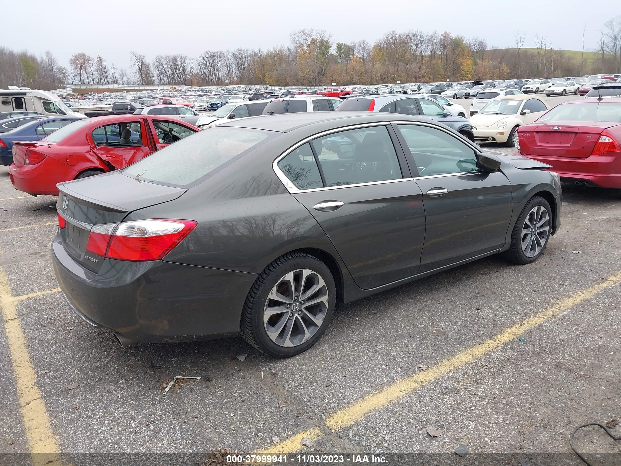 Photo 3 VIN: 1HGCR2F5XFA052807 - HONDA ACCORD 