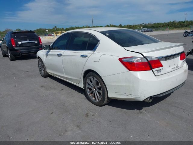 Photo 2 VIN: 1HGCR2F5XFA093745 - HONDA ACCORD 