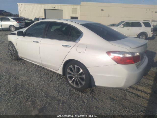 Photo 2 VIN: 1HGCR2F5XFA114710 - HONDA ACCORD SEDAN 