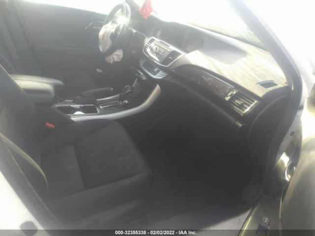 Photo 4 VIN: 1HGCR2F5XFA114710 - HONDA ACCORD SEDAN 