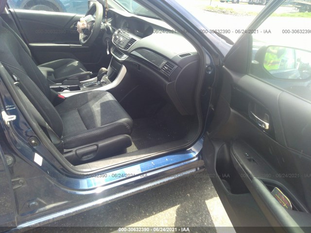 Photo 4 VIN: 1HGCR2F5XFA142698 - HONDA ACCORD SEDAN 