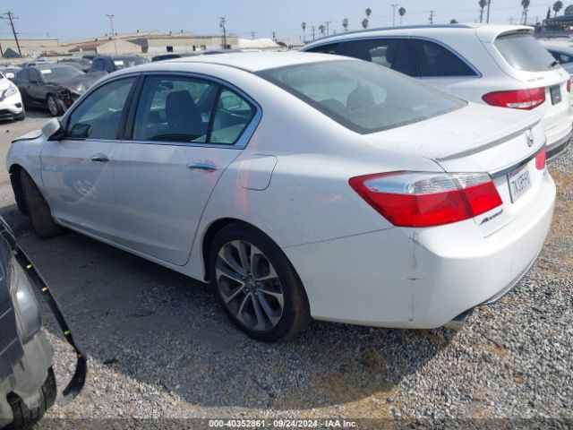 Photo 2 VIN: 1HGCR2F5XFA144435 - HONDA ACCORD 