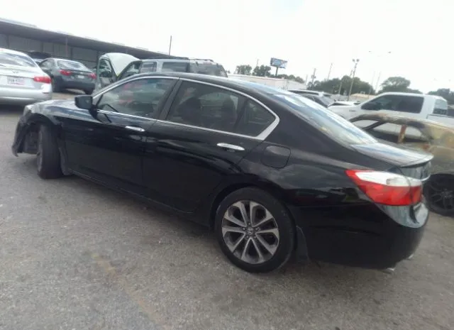 Photo 2 VIN: 1HGCR2F5XFA174812 - HONDA ACCORD SEDAN 