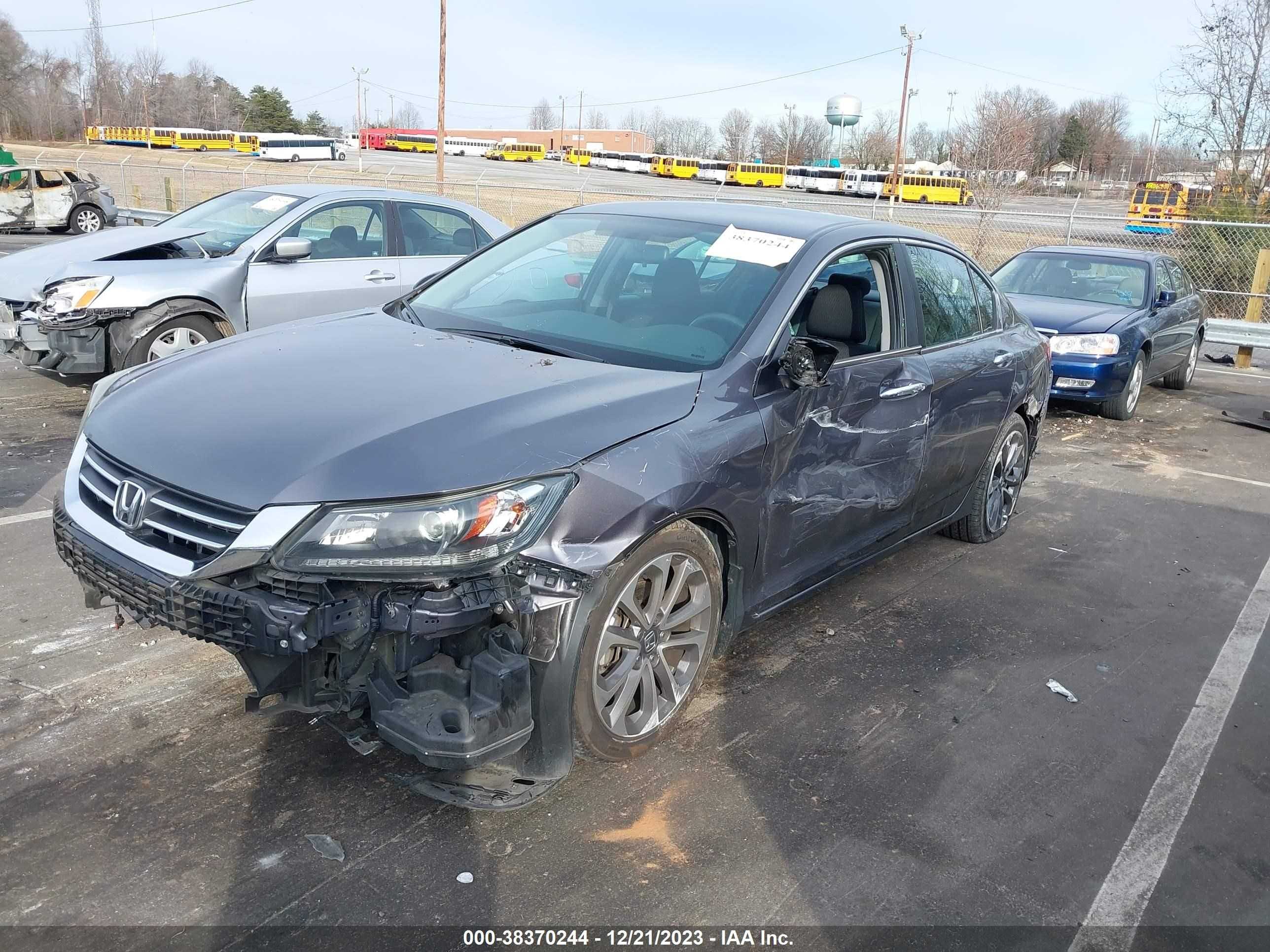 Photo 1 VIN: 1HGCR2F5XFA275736 - HONDA ACCORD 