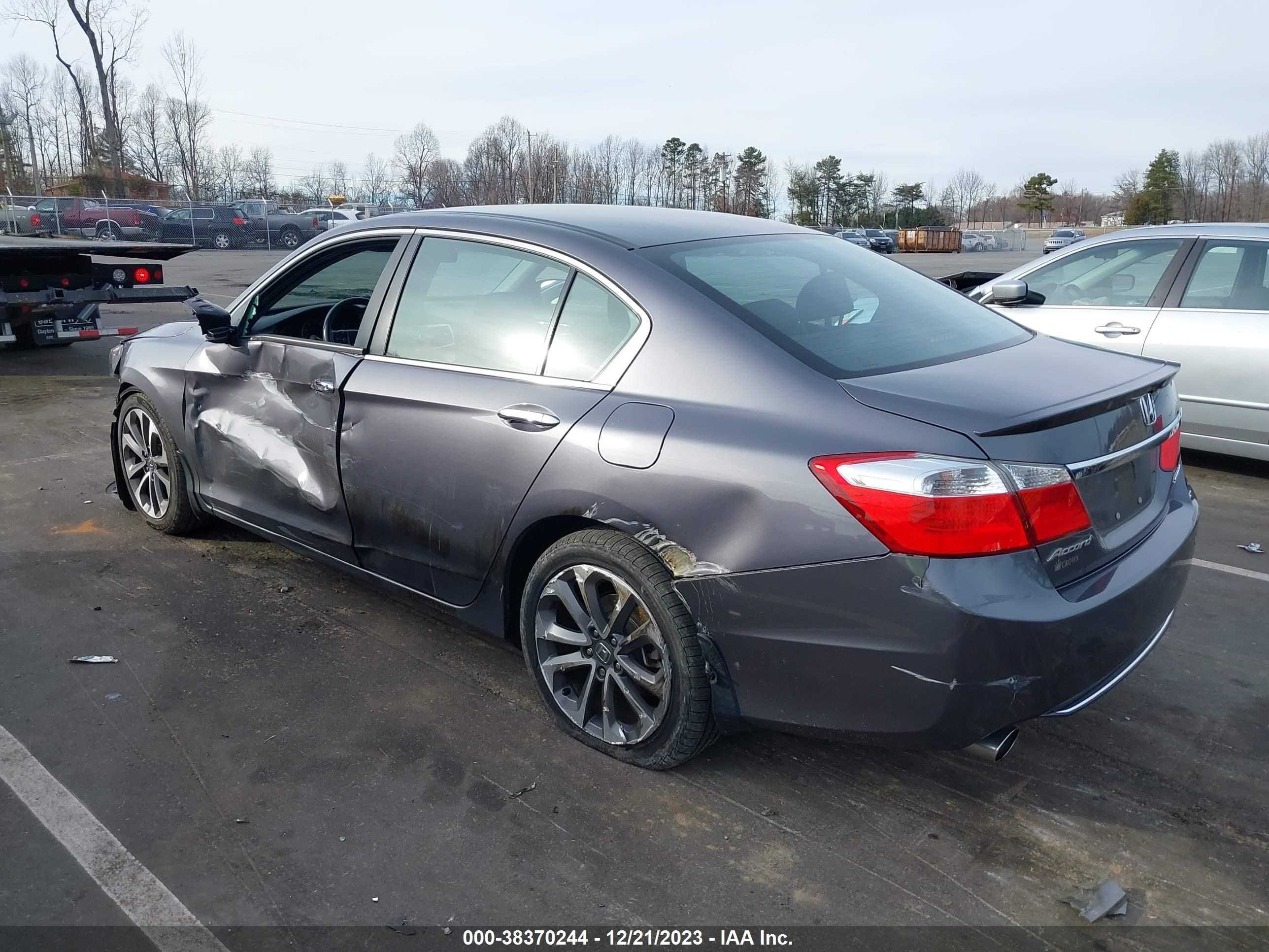 Photo 2 VIN: 1HGCR2F5XFA275736 - HONDA ACCORD 