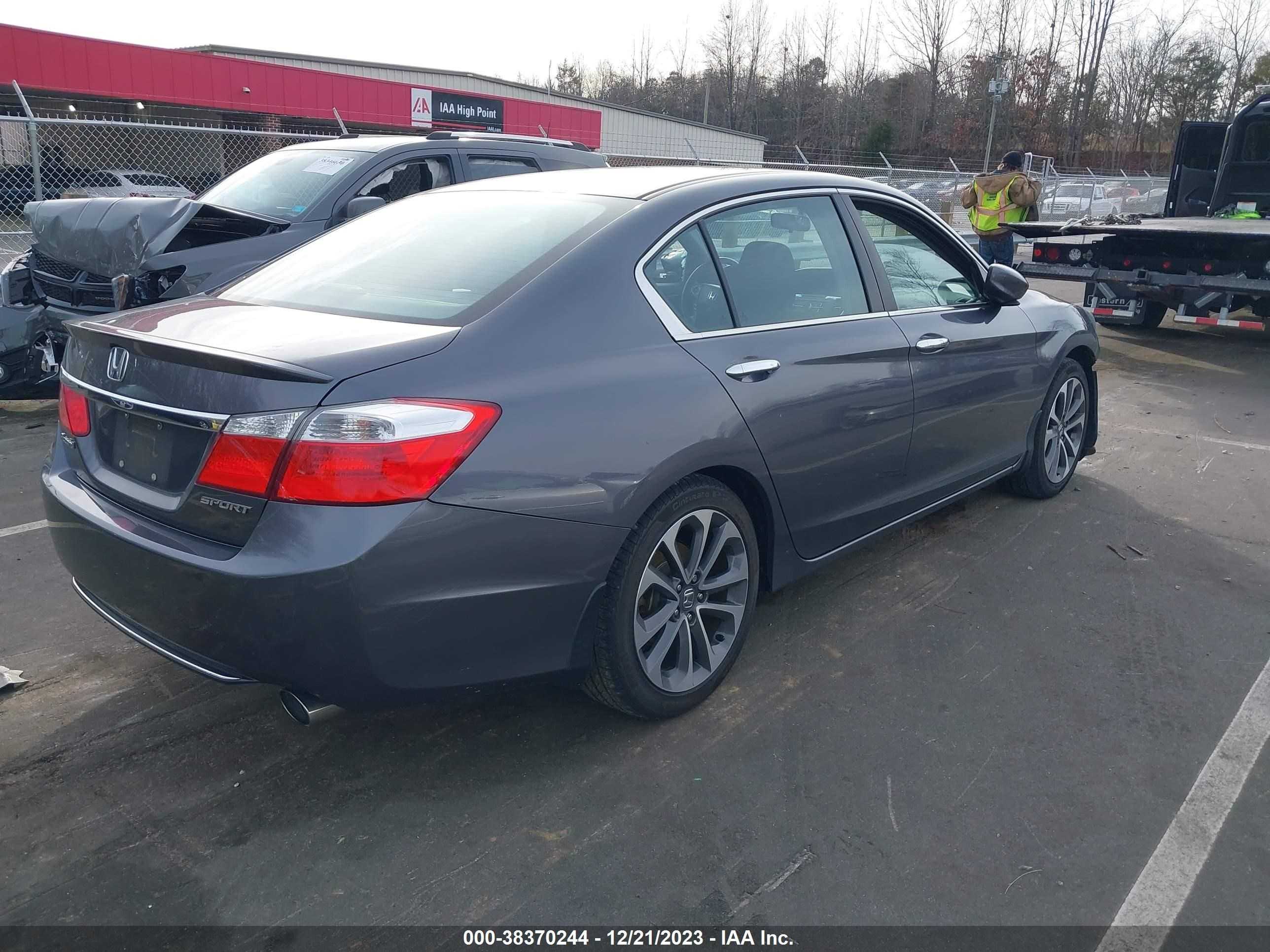 Photo 3 VIN: 1HGCR2F5XFA275736 - HONDA ACCORD 