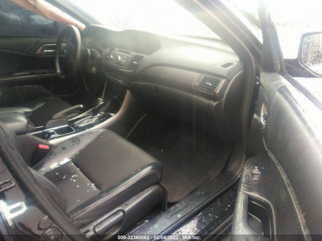 Photo 4 VIN: 1HGCR2F5XHA079430 - HONDA ACCORD SEDAN 