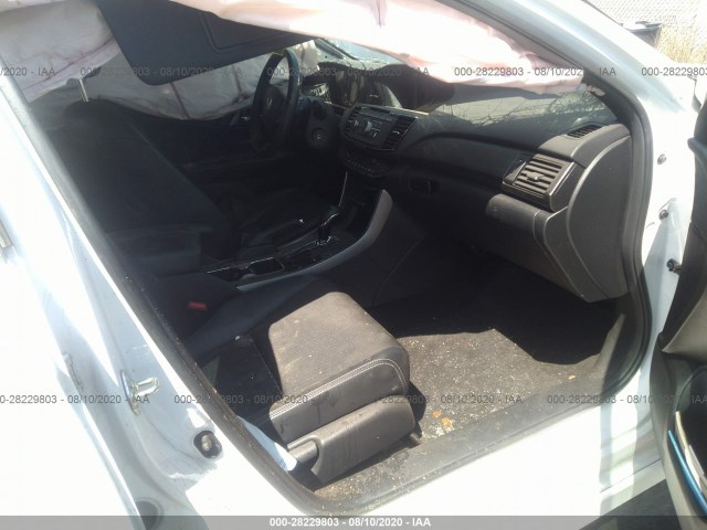 Photo 4 VIN: 1HGCR2F5XHA172335 - HONDA ACCORD SEDAN 