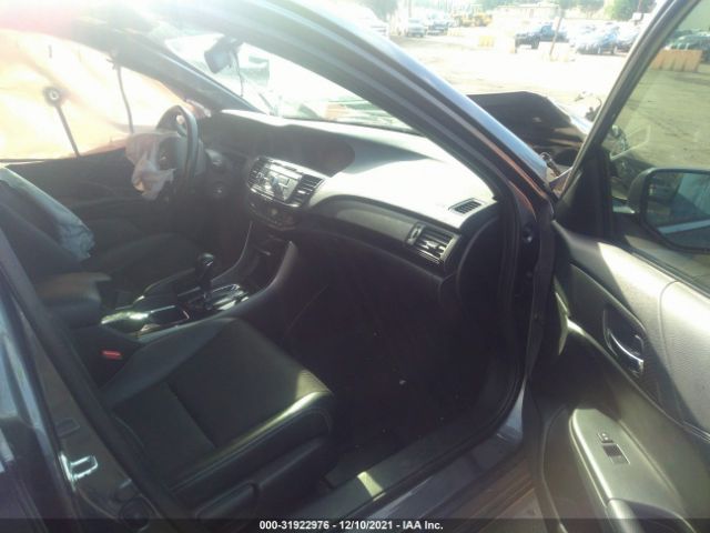 Photo 4 VIN: 1HGCR2F5XHA307765 - HONDA ACCORD SEDAN 