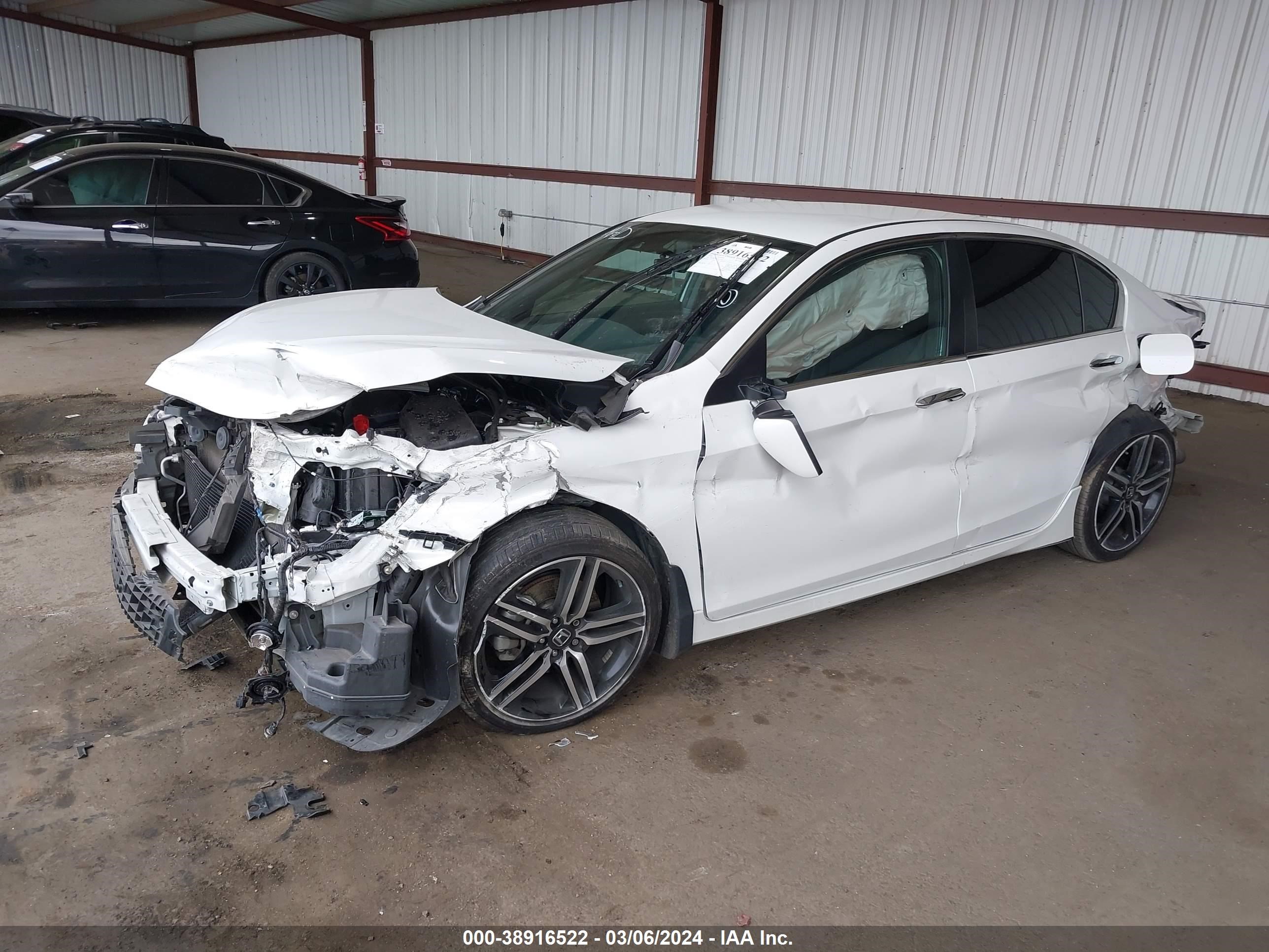 Photo 1 VIN: 1HGCR2F6XGA124535 - HONDA ACCORD 