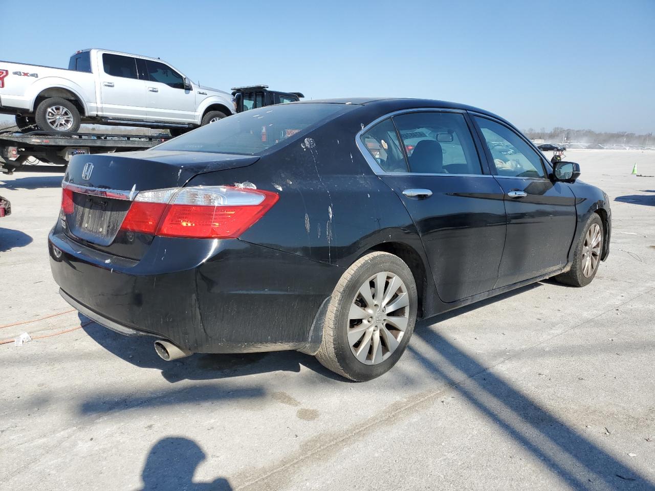 Photo 2 VIN: 1HGCR2F70EA020187 - HONDA ACCORD 