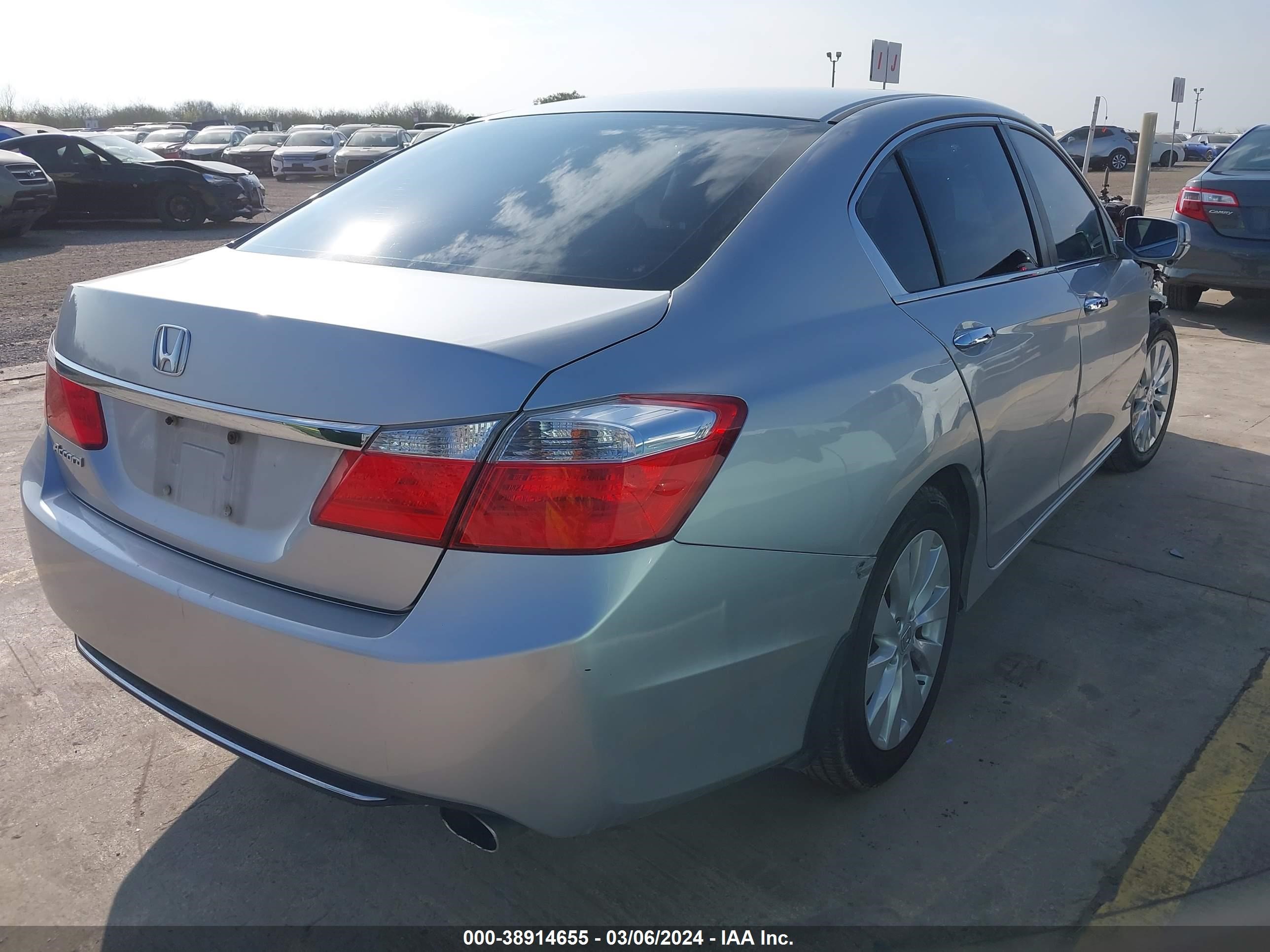 Photo 3 VIN: 1HGCR2F70EA079949 - HONDA ACCORD 