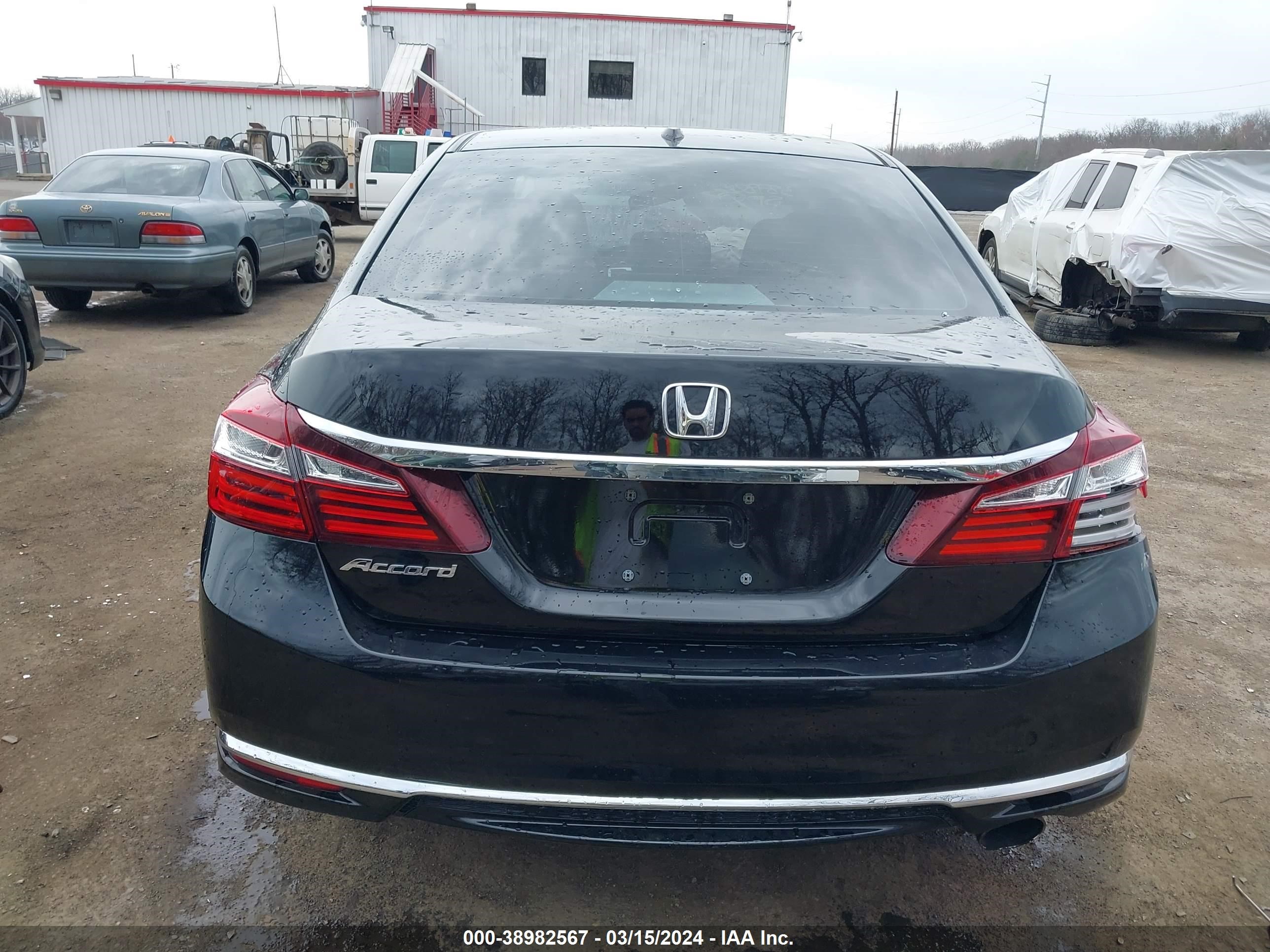 Photo 15 VIN: 1HGCR2F70GA048655 - HONDA ACCORD 