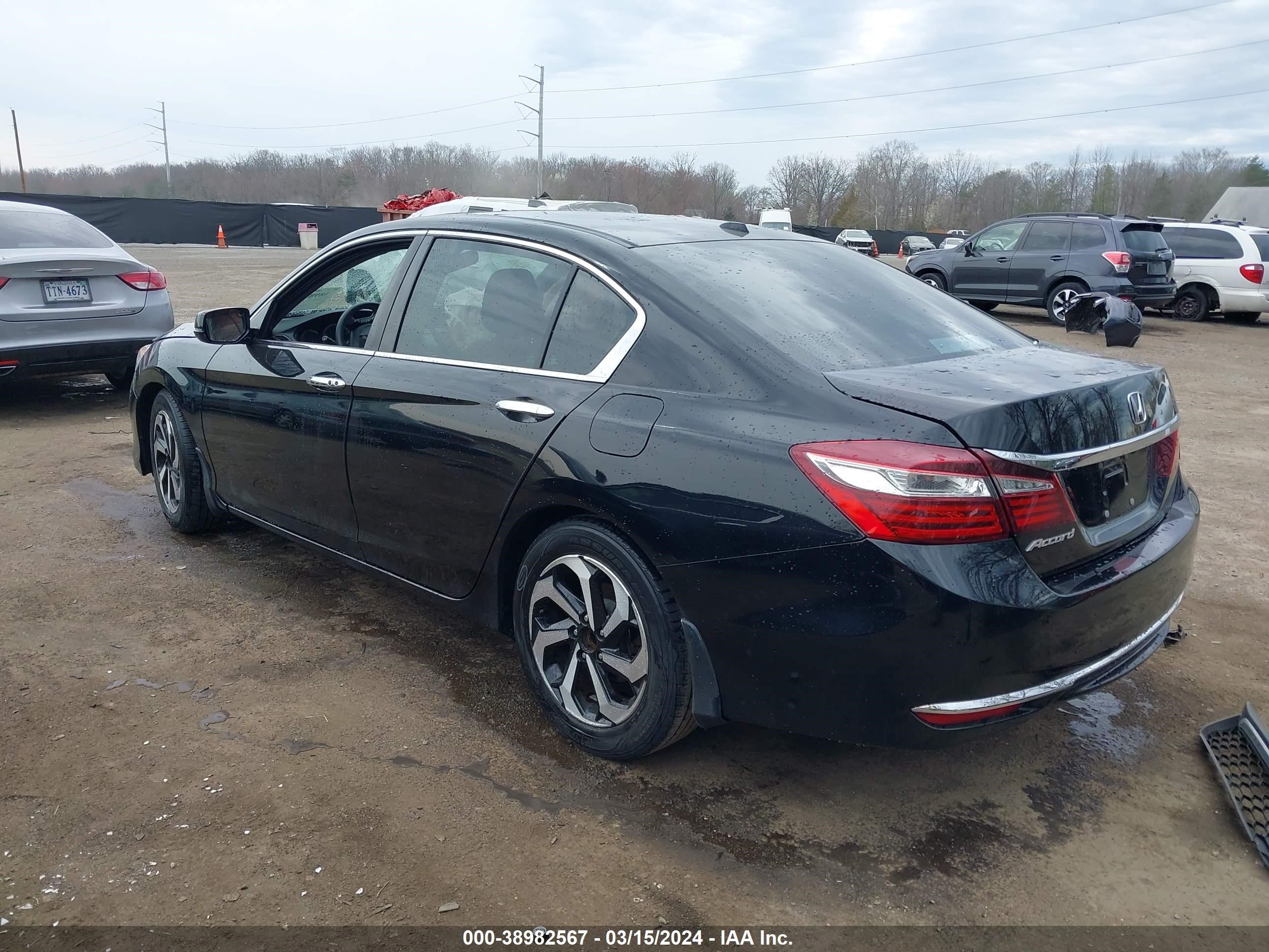 Photo 2 VIN: 1HGCR2F70GA048655 - HONDA ACCORD 