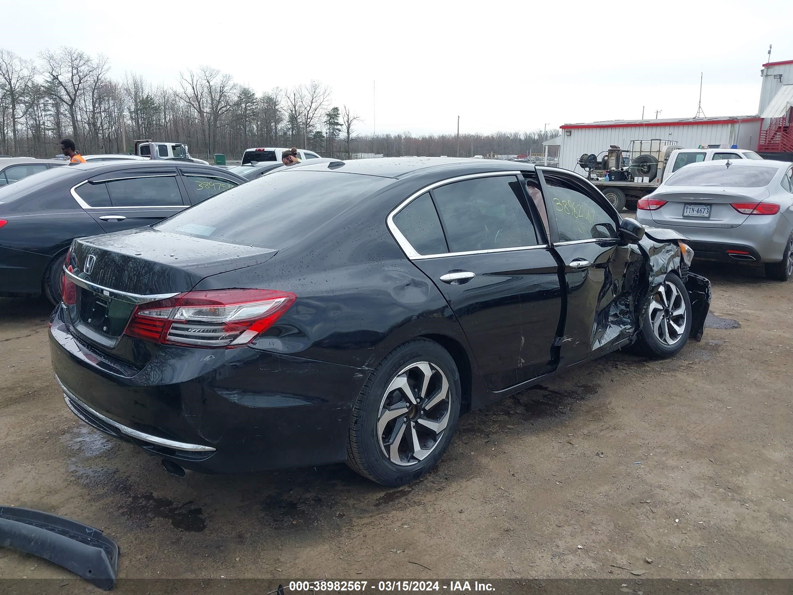 Photo 3 VIN: 1HGCR2F70GA048655 - HONDA ACCORD 