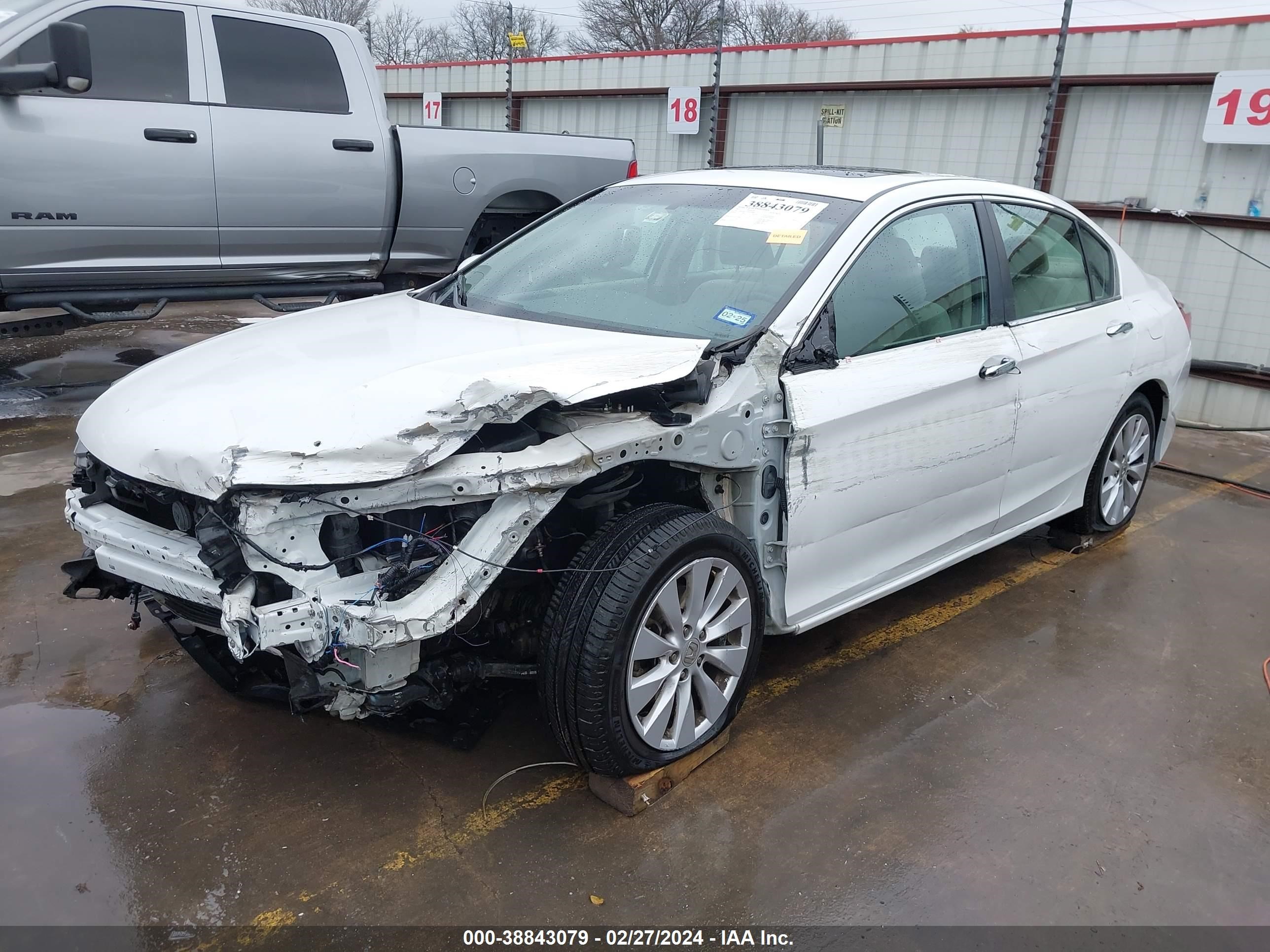 Photo 1 VIN: 1HGCR2F71DA130888 - HONDA ACCORD 