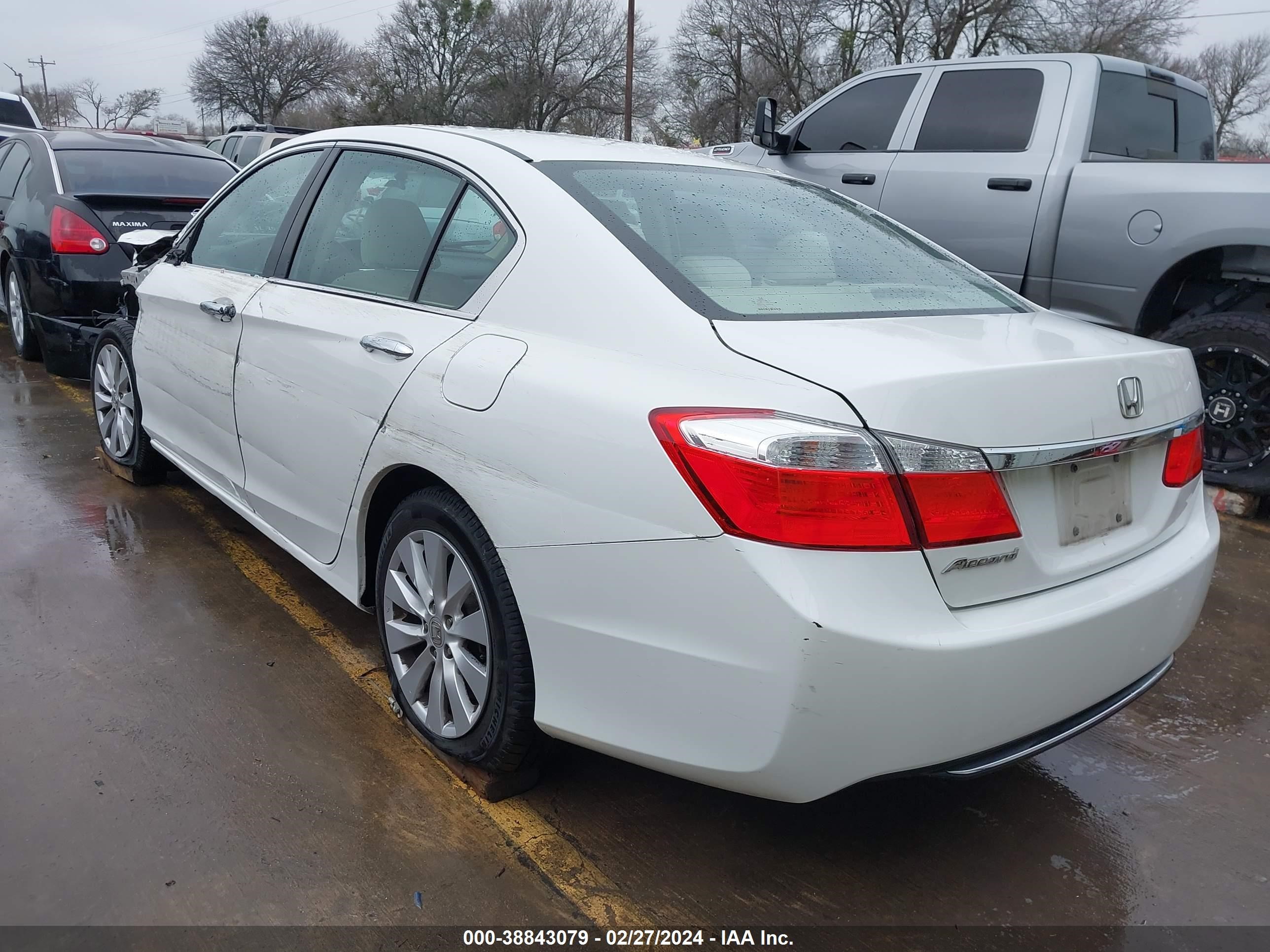 Photo 2 VIN: 1HGCR2F71DA130888 - HONDA ACCORD 