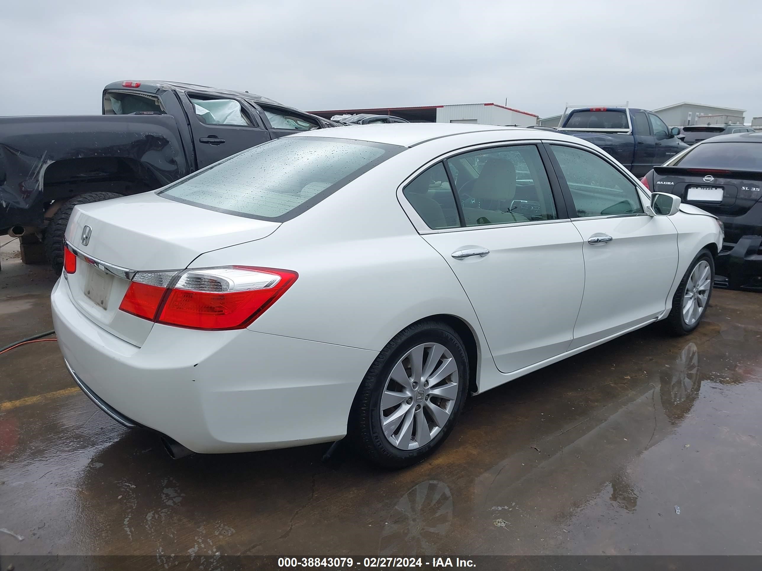 Photo 3 VIN: 1HGCR2F71DA130888 - HONDA ACCORD 