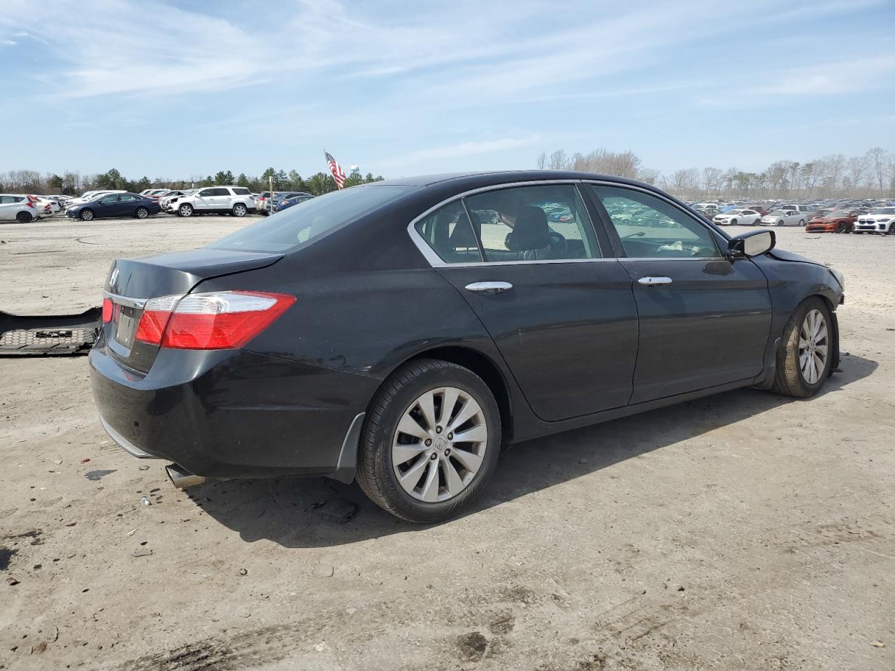 Photo 2 VIN: 1HGCR2F71FA153896 - HONDA ACCORD 