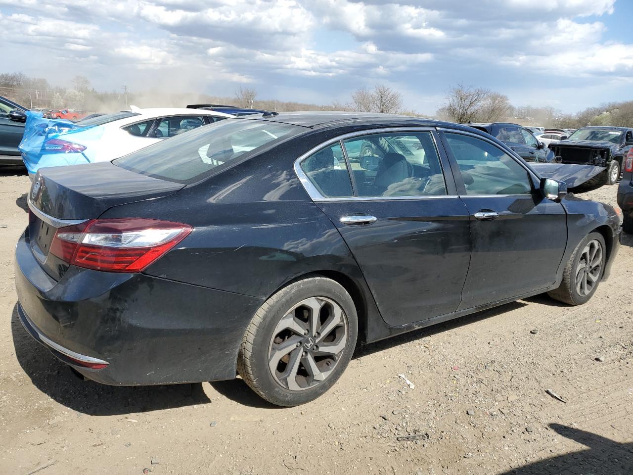 Photo 2 VIN: 1HGCR2F71HA206146 - HONDA ACCORD 