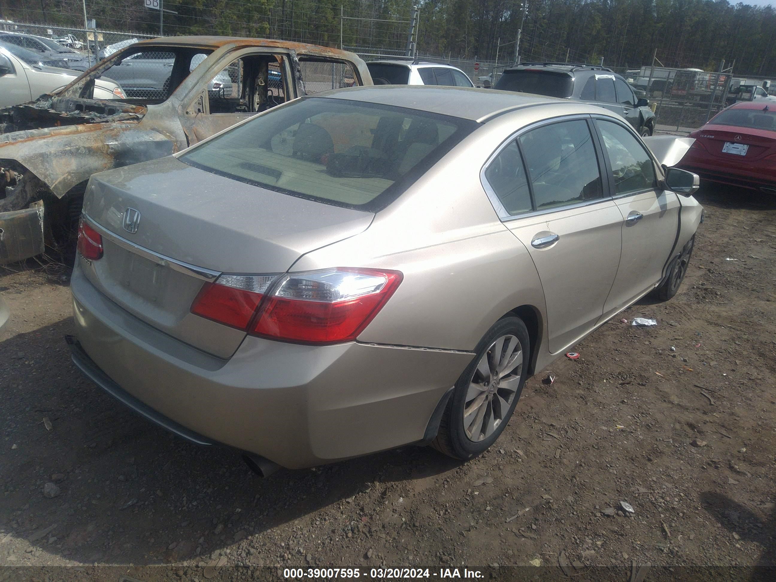 Photo 3 VIN: 1HGCR2F72DA203038 - HONDA ACCORD 