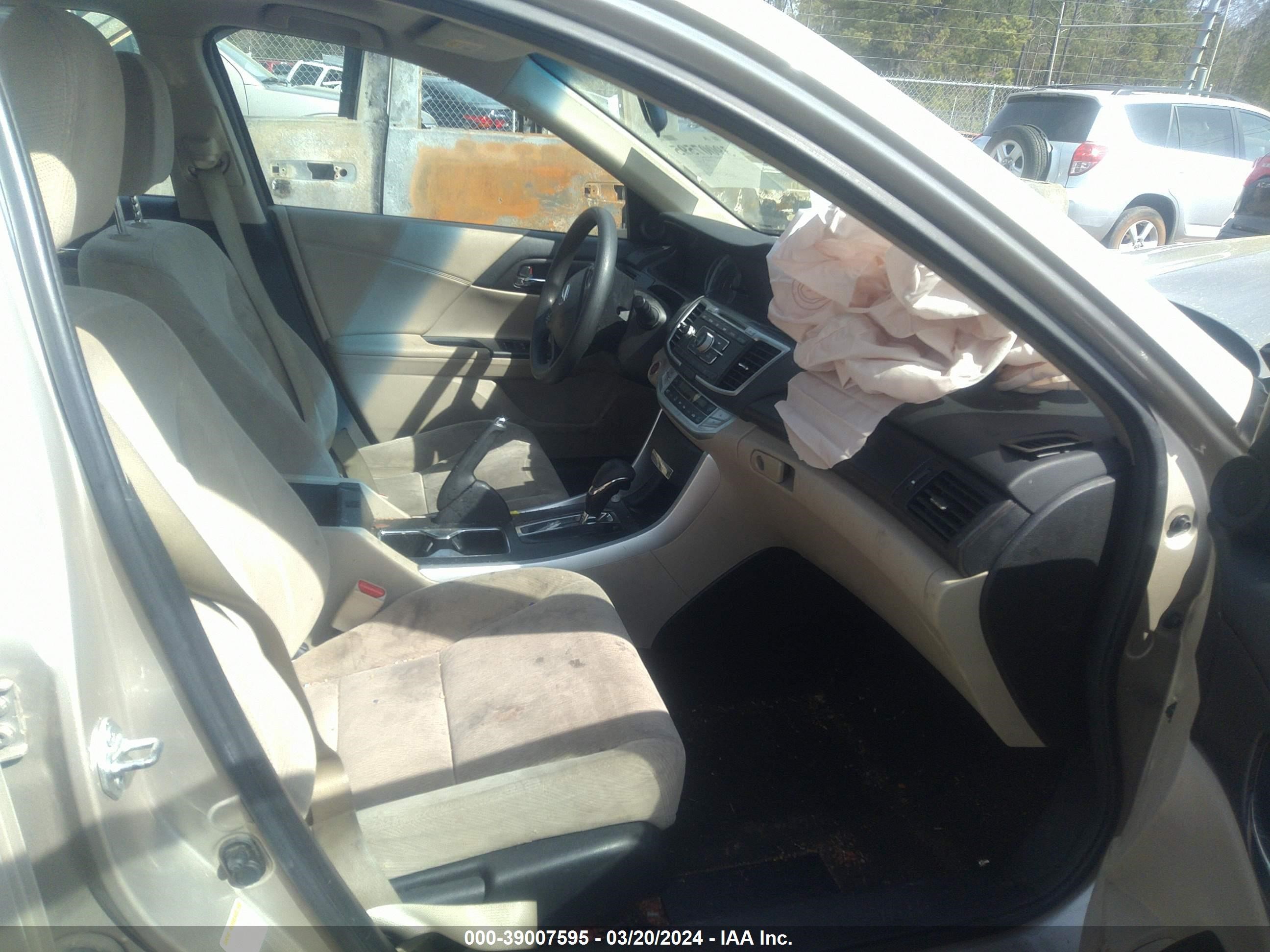 Photo 4 VIN: 1HGCR2F72DA203038 - HONDA ACCORD 