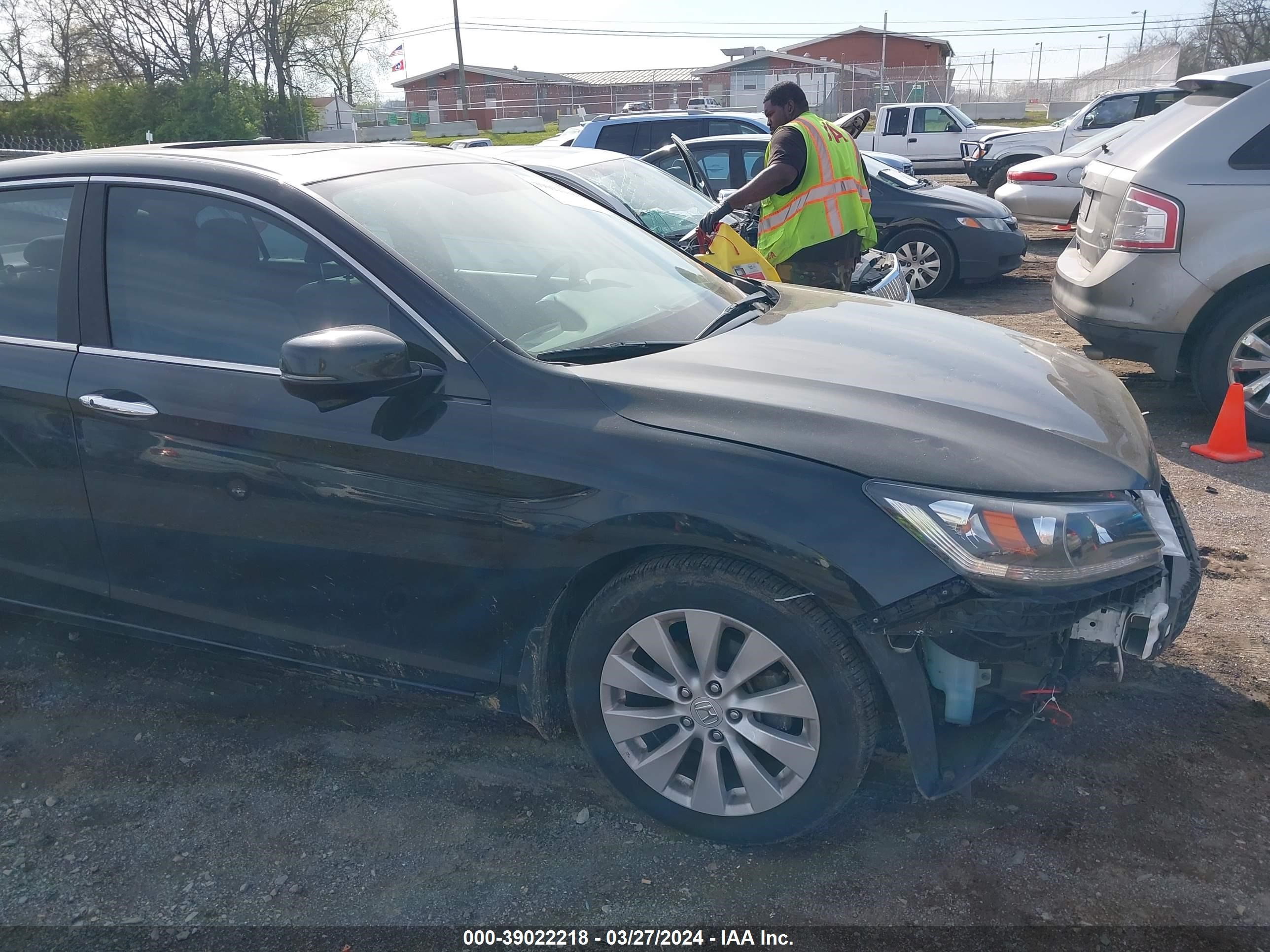 Photo 13 VIN: 1HGCR2F72FA002582 - HONDA ACCORD 