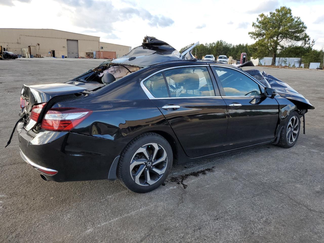 Photo 2 VIN: 1HGCR2F72HA131909 - HONDA ACCORD 