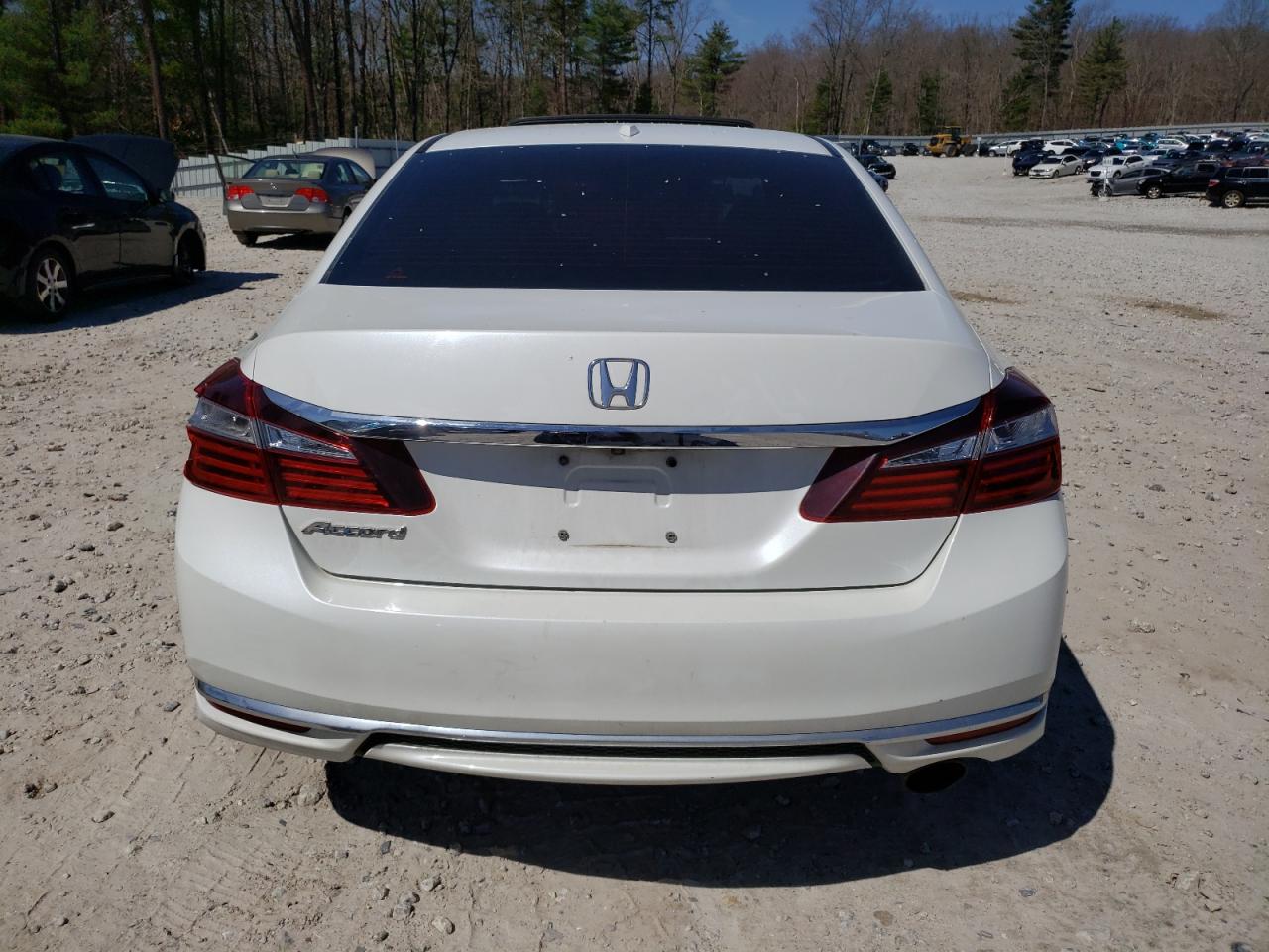 Photo 5 VIN: 1HGCR2F72HA150606 - HONDA ACCORD 