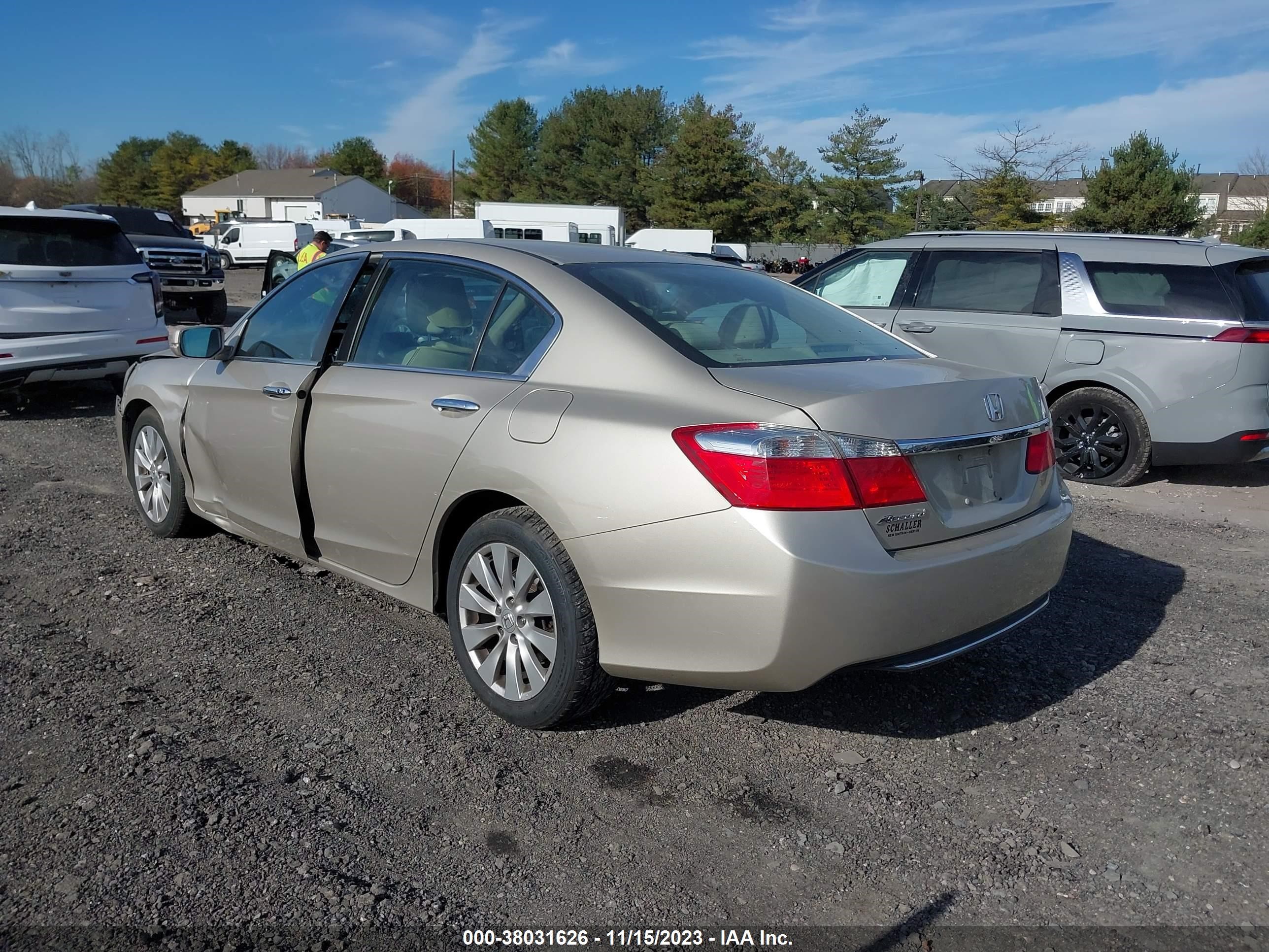 Photo 2 VIN: 1HGCR2F73EA182248 - HONDA ACCORD 