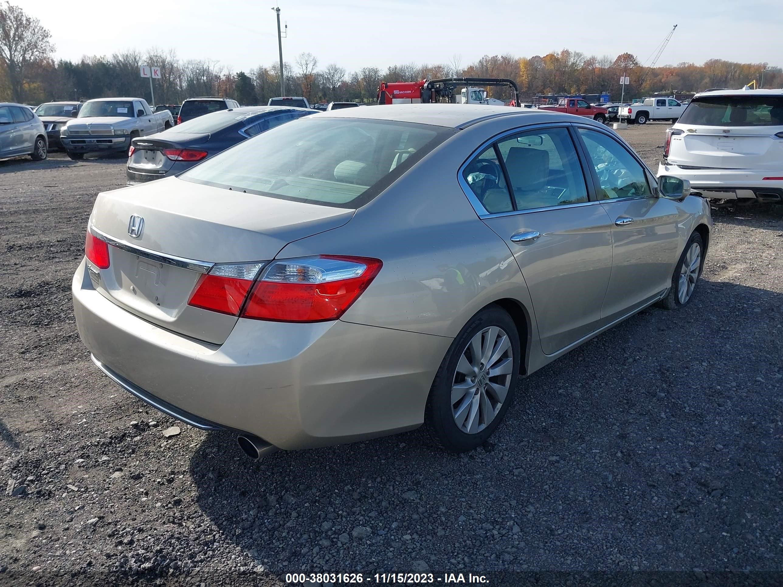 Photo 3 VIN: 1HGCR2F73EA182248 - HONDA ACCORD 